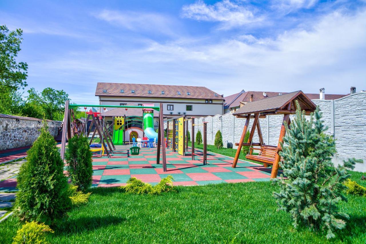 Conacul Ambient Hotel Cristian  Exterior photo