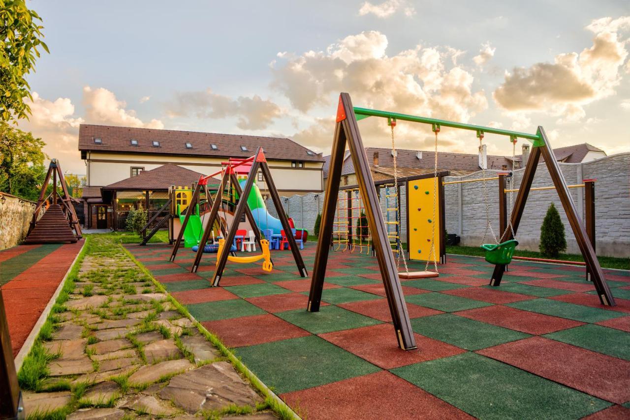 Conacul Ambient Hotel Cristian  Exterior photo